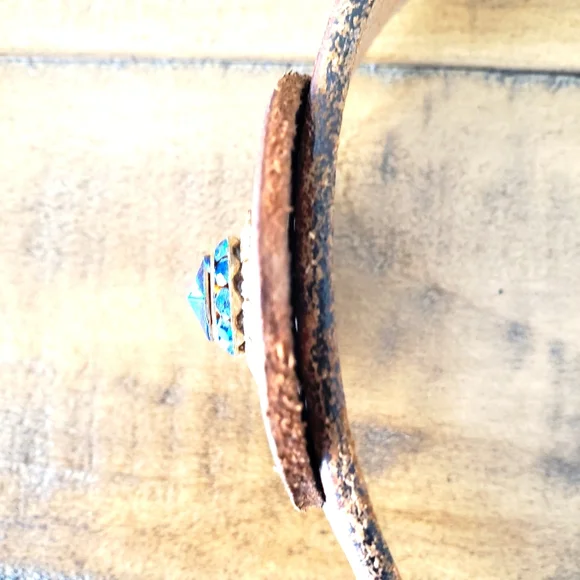 Bracelet - leather cuff - Picture 10 of 13